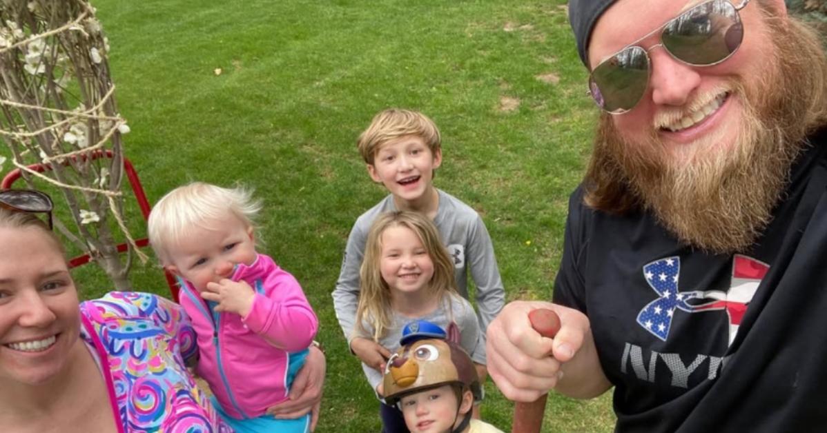 Nick Mangold (R) with his wife Jennifer (L) and their four children.