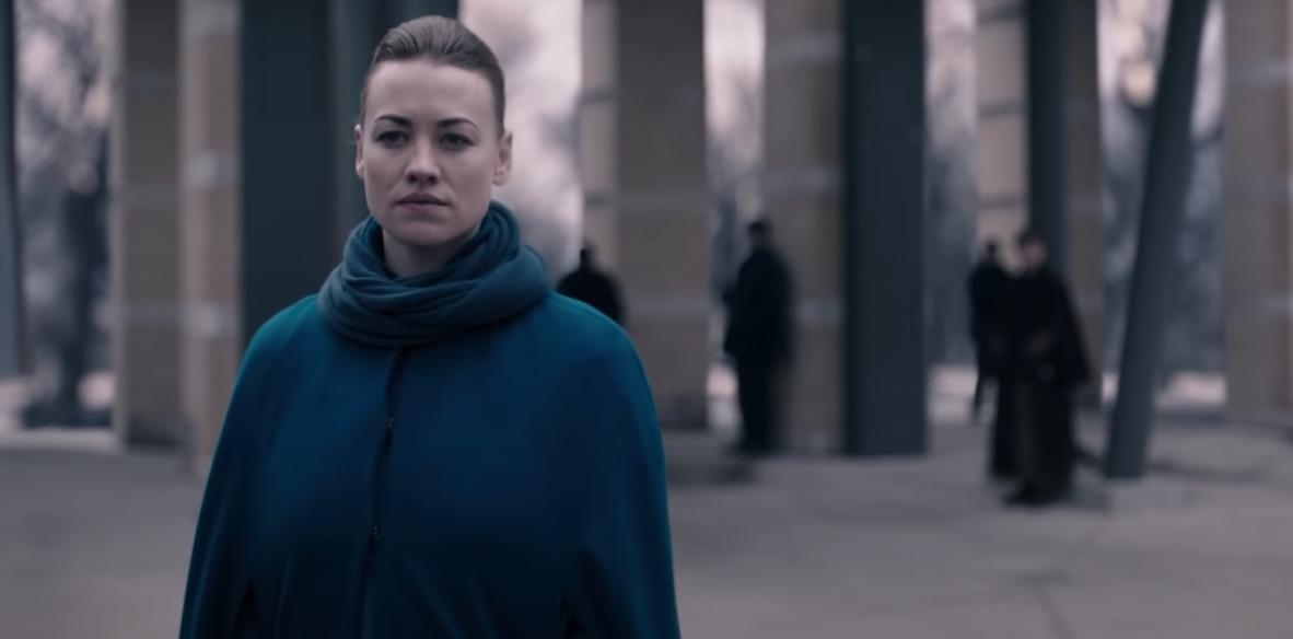 yvonne strahovski在'handmaid的故事'中