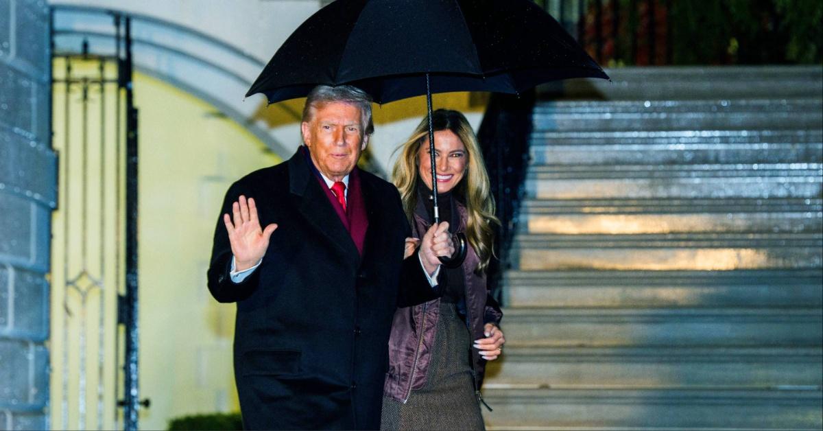 Donald Trump and Melania depart the White House for Mar-A-Lago. 