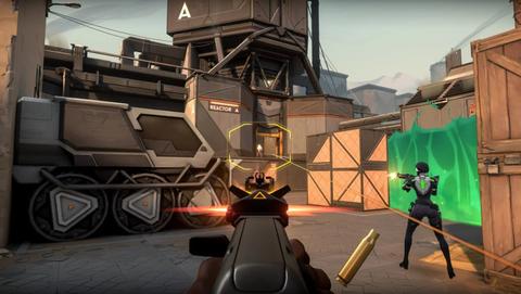 Two players shooting at an enemy in Valorant.