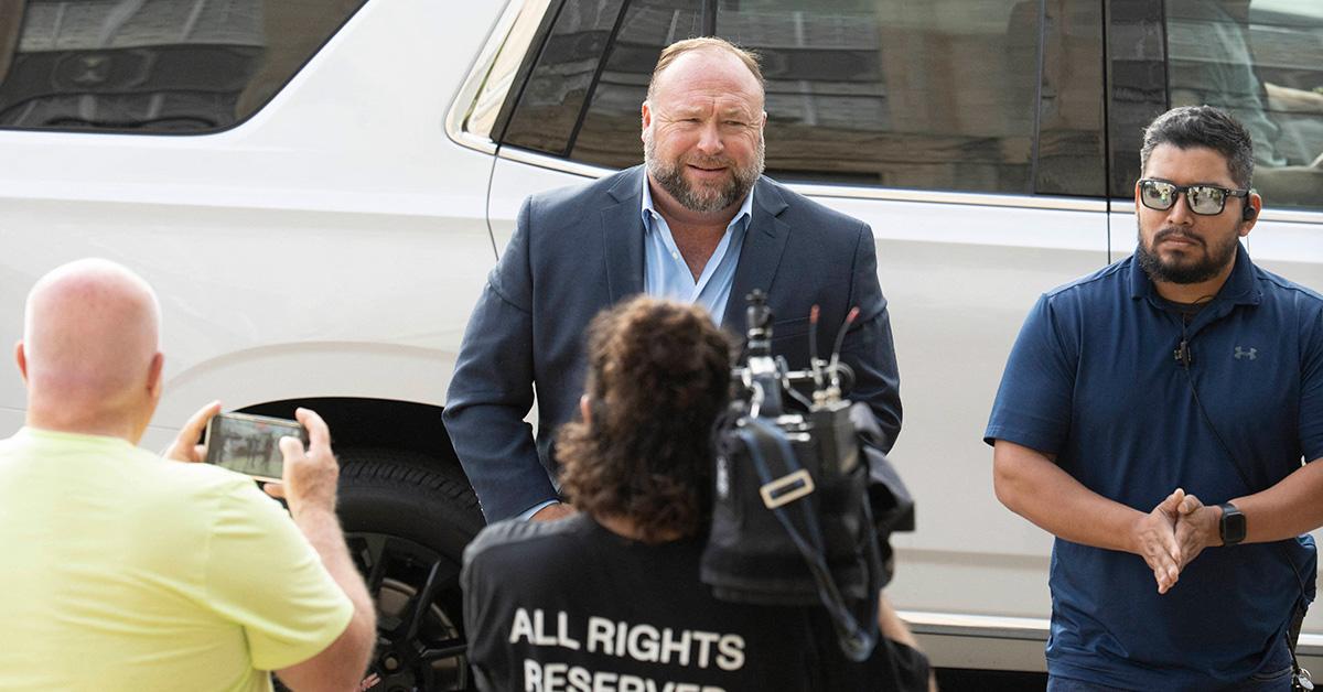 Alex Jones showing up for his trial in Texas. 