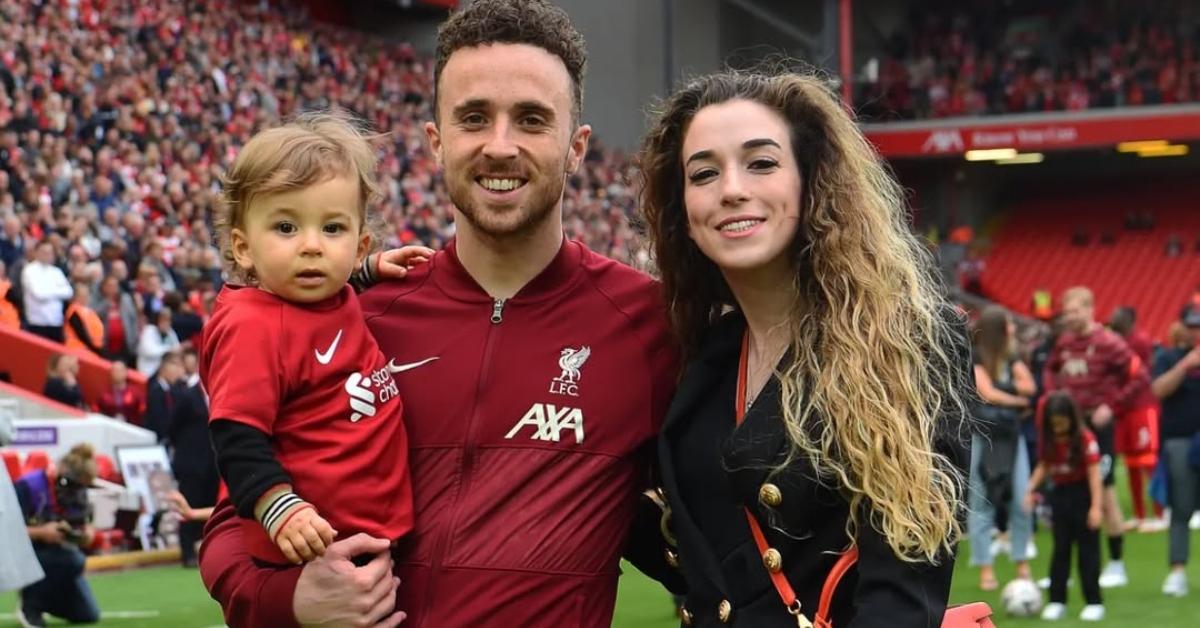 Diogo Jots with his wife and kid on the field