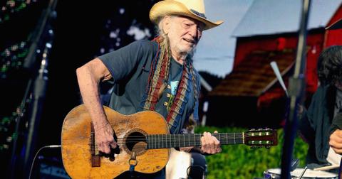 2-willie-nelson-1575496595133.jpg
