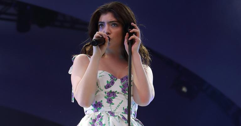 Was Lorde Arrested? Fans Are Worried About the 22-Year-Old ...