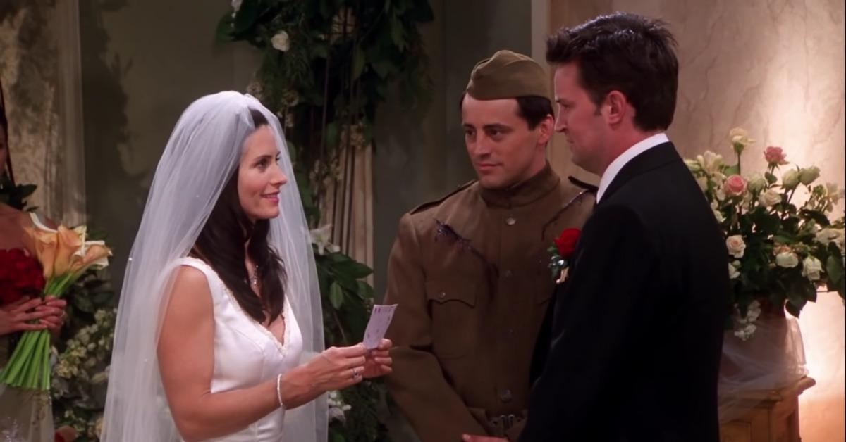 I love chandler and monica!  Monica and chandler, Friends moments