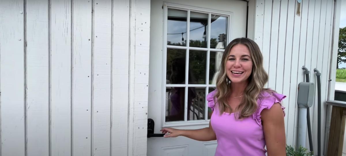 Jana Duggar with her tiny house