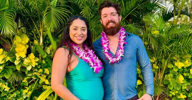 Bliss Poureetezadi Goytowski and Zack Goytowski on their babymoon in Maui, Hawaii in January 2024.
