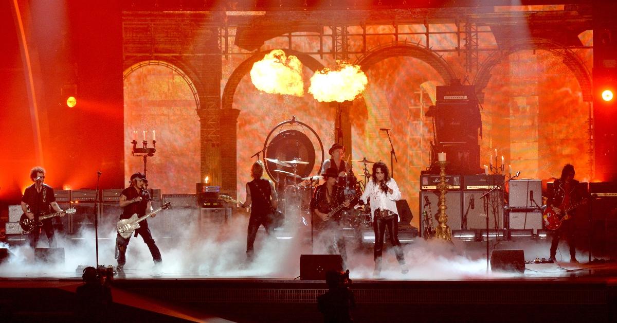 Johnny Depp, Bruce Witkin, Alice Cooper and others from The Hollywood Vampires perform at the Grammys.