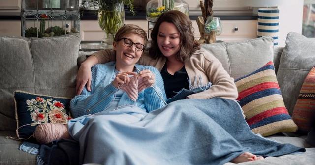 Sarah Chalke and Katherine Heigl in 'Firefly Lane.'