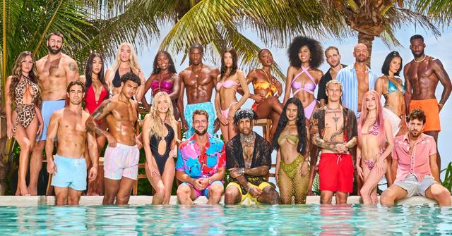 Season 2 cast of 'Perfect Match' poses around a pool together.