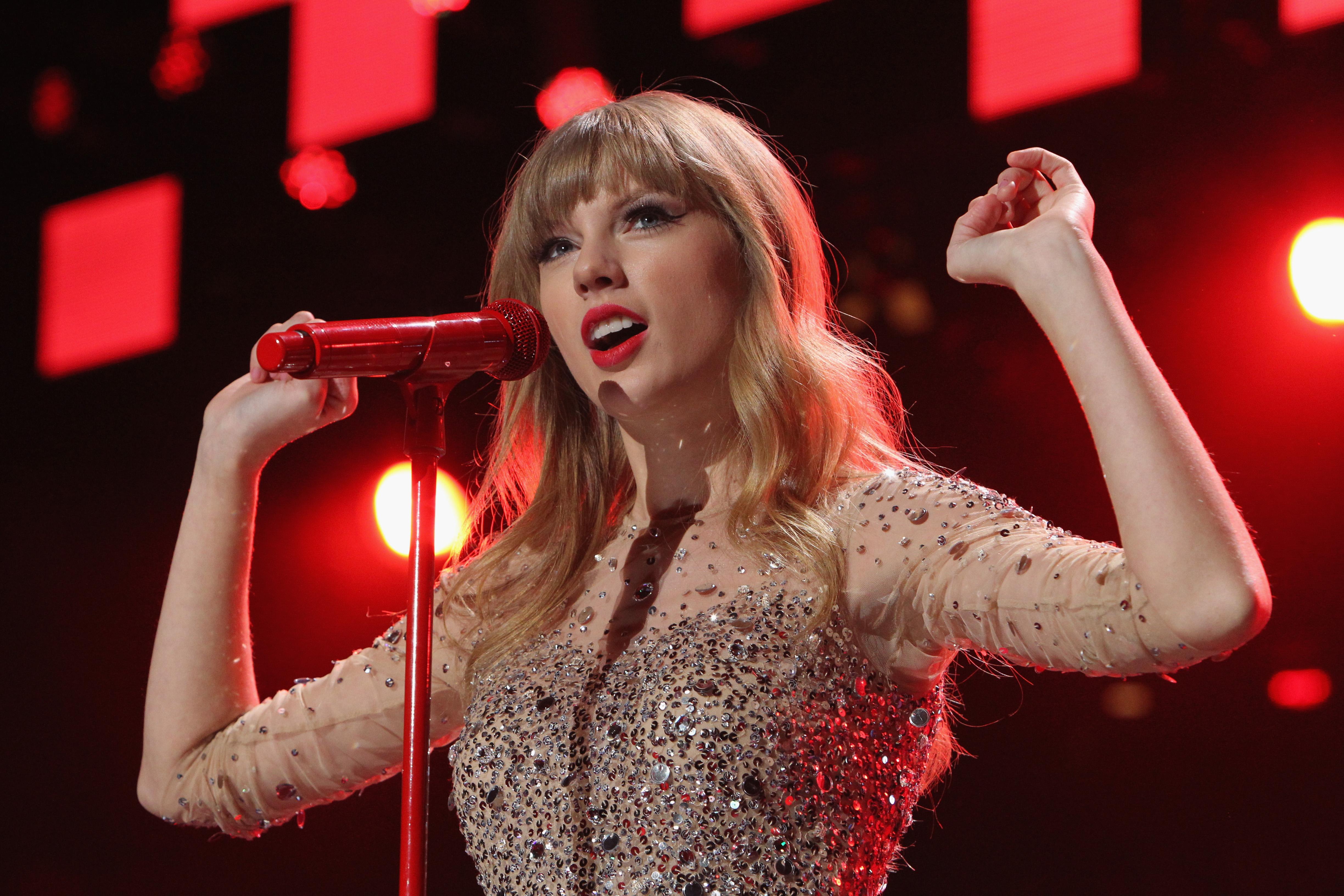 Taylor Swift Officially Teams with Starbucks To Celebrate Red Season