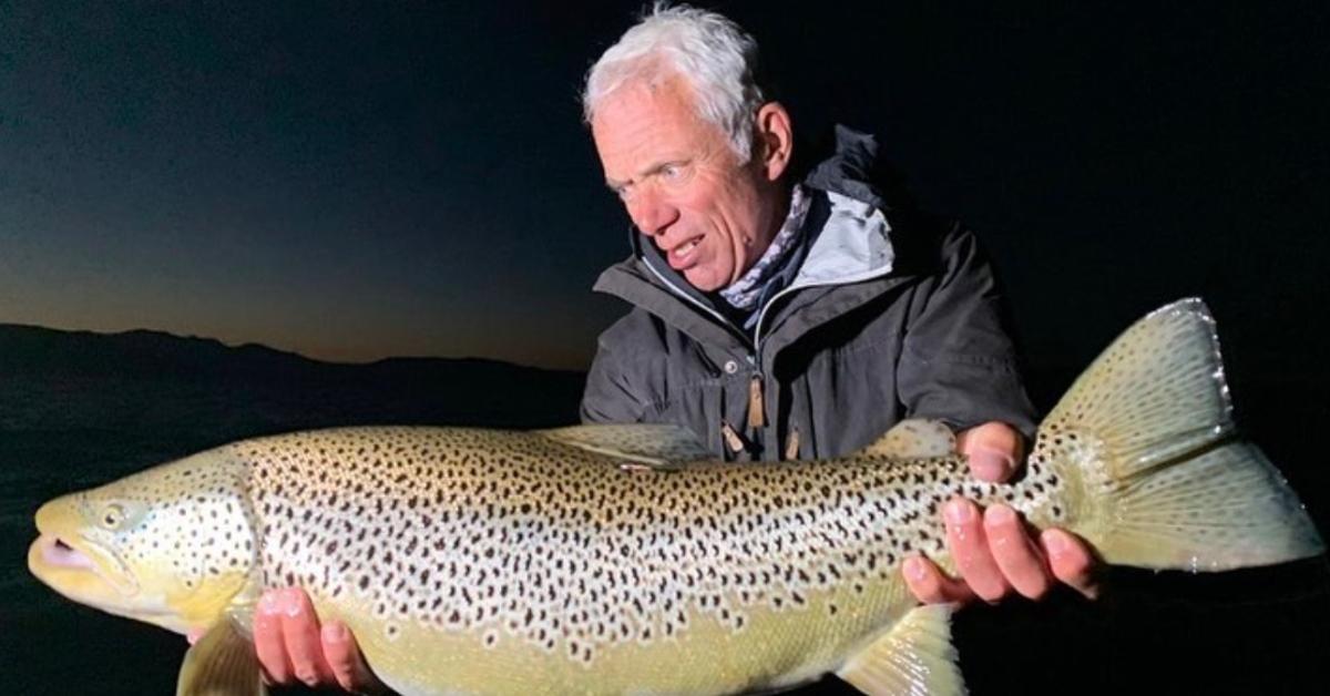 Jeremy Wade holding an enormous fish