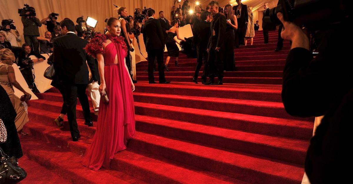 Jennifer Lopez arrives at the Met Gala on May 2, 2011