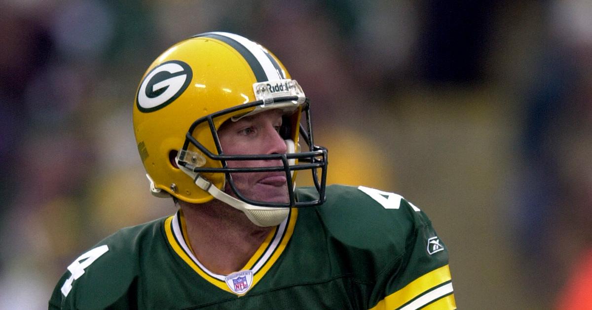 Brett Favre playing football