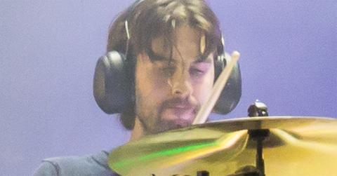 Rob Bourdon playing drums with Linkin Park.