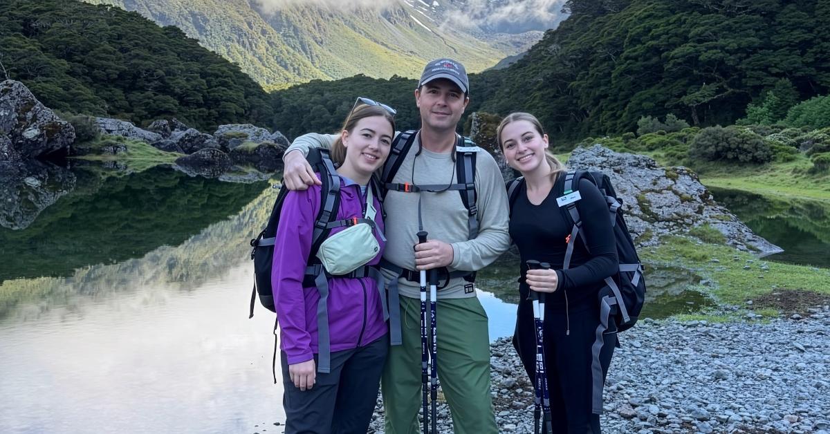 Reid Wiseman and his two daughters