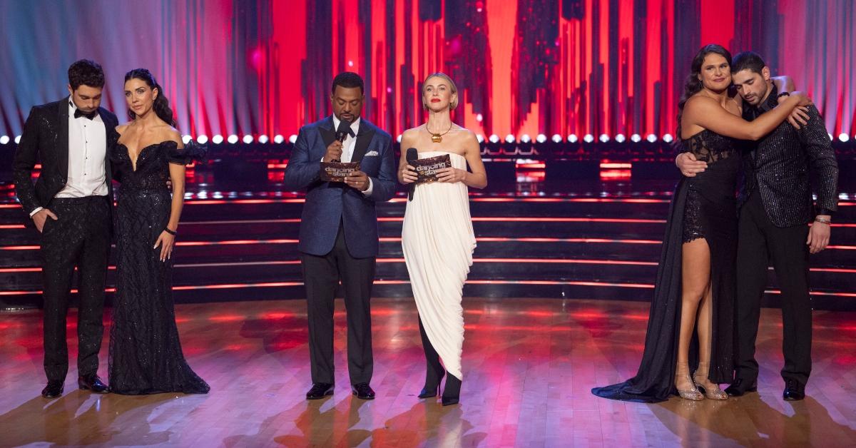 DWTS hosts Alfonso Ribeiro and Julianne Hough with the Season 33 finalists