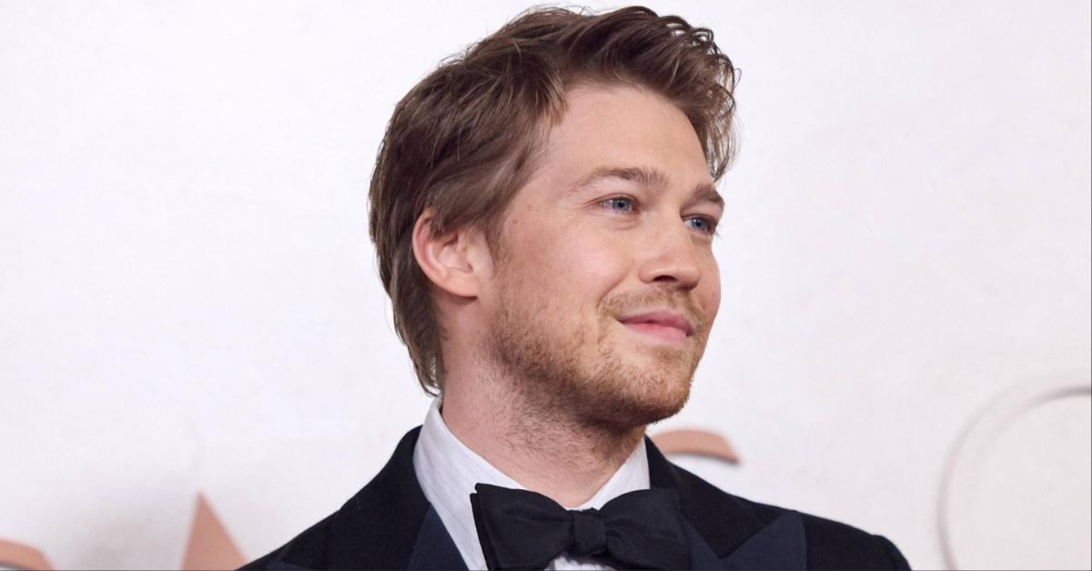 Joe Alwyn on the Red Carpet at the 2025 Academy Awards.