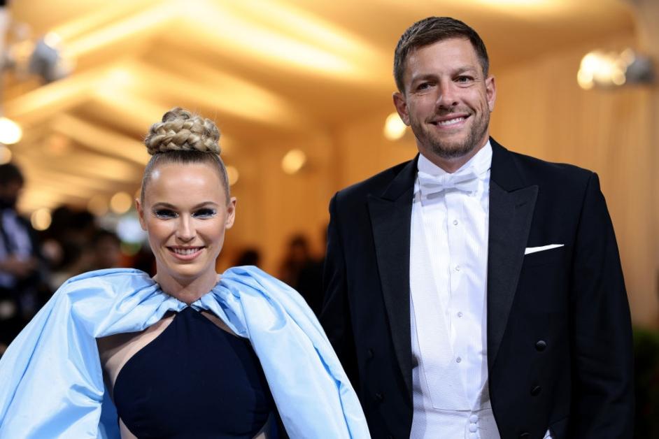  Caroline Wozniacki and David Lee arrive at The 2022 Met Gala Celebrating "In America: An Anthology of Fashion"