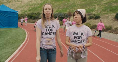 Anna and Maya in 'Pen15'