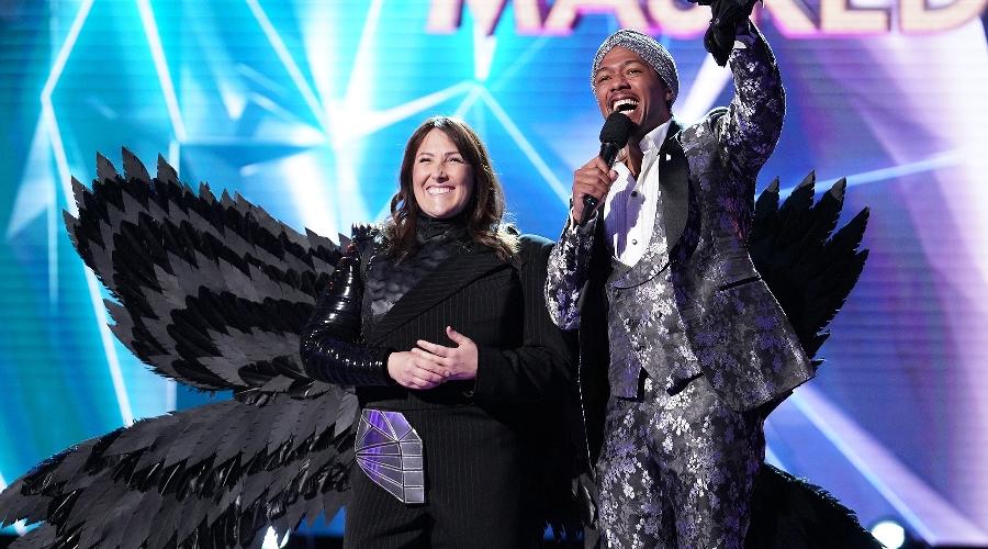 Ricki Lake and host Nick Cannon in the Touchy Feely Clues episode of THE MASKED SINGER