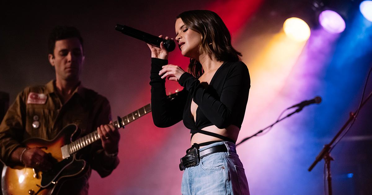 Maren Morris singing on stage at a Concert in Chicago. 