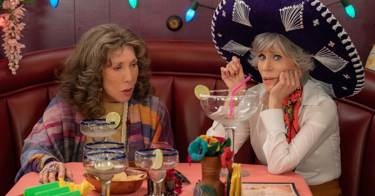 (L-R) Lily Tomlin as Frankie Bergstein and Jane Fonda as Grace Hanson 