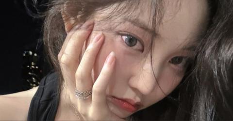 Youngseo poses for an Instagram selfie.