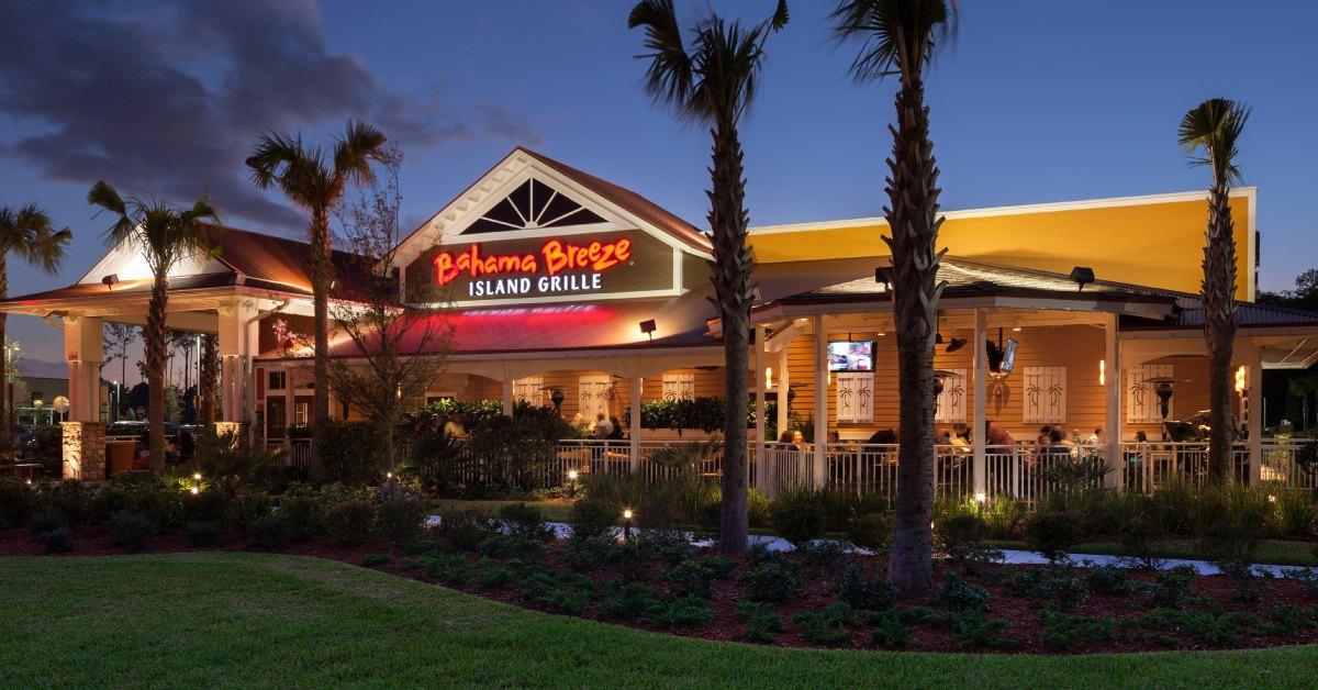 The front of a Bahama Breeze restaurant. 
