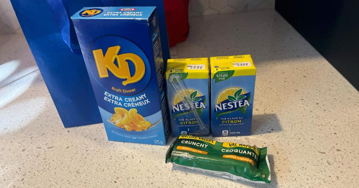 box of kraft mac and cheese, two juice boxes, one granola bar pack