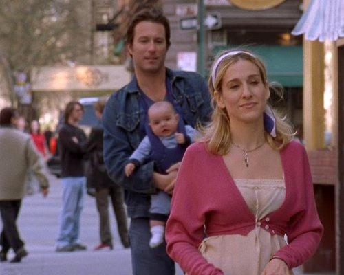 (l-r): John Corbett as Aidan holding Baby Tate and Sarah Jessica Parker as Carrie Bradshaw walking