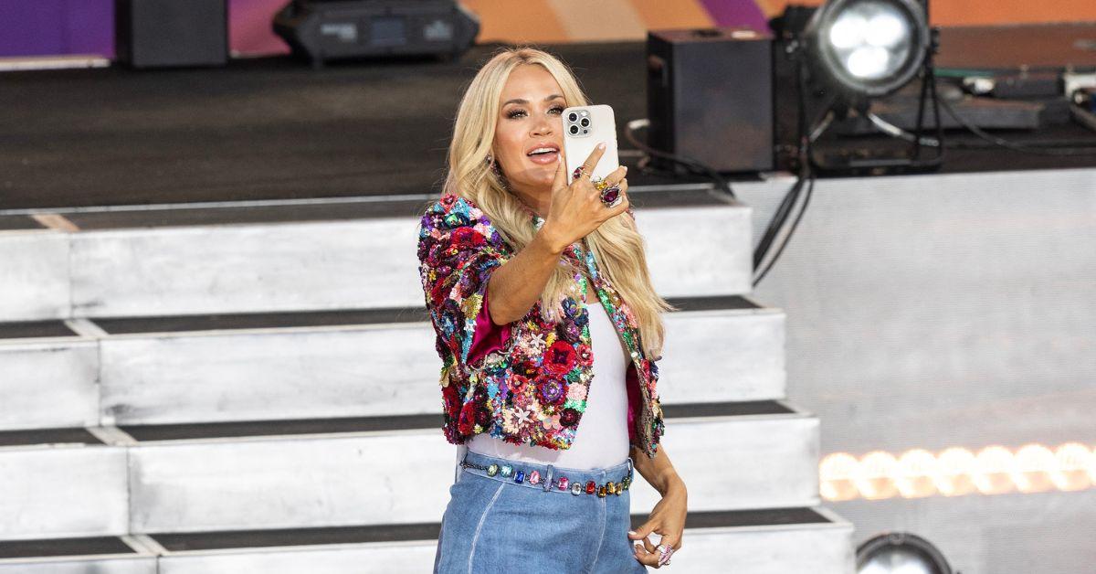 Carrie Underwood takes a selfie while performing at 'GMA.' 
