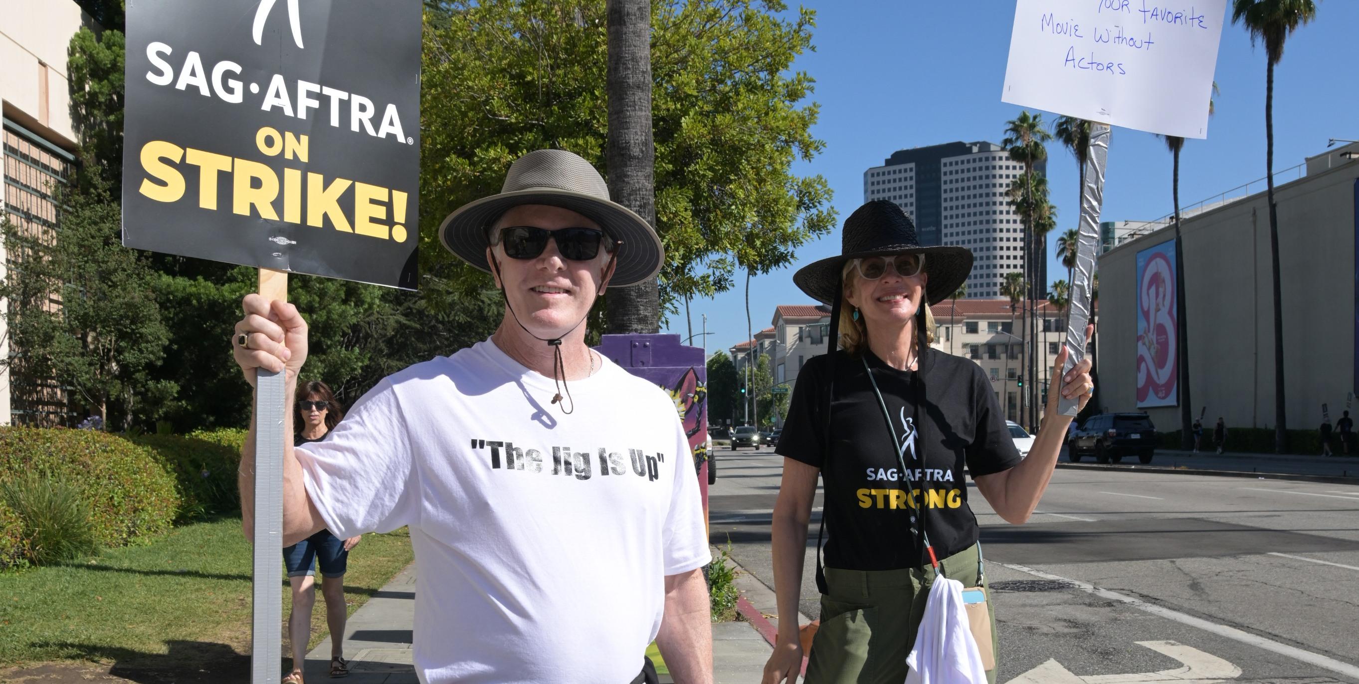 Steve Craik and Allison Janney join members and supporters of SAG-AFTRA on strike