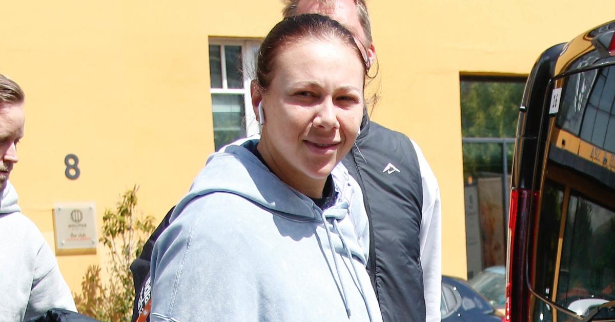 Amanda Anisimova walking around in casual clothing.