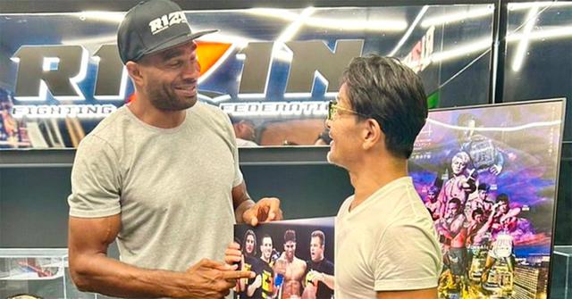 Alistair Overeem looking skinny in a photo.