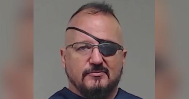 Stewart Rhodes wearing an eyepatch in a mugshot
