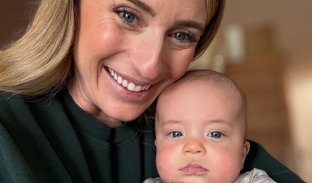 Jasmine Roth and one of her children in a selfie