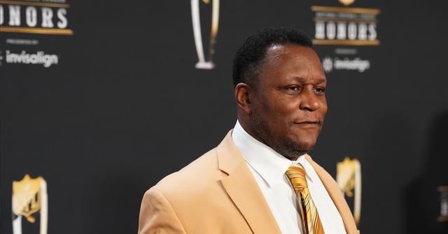 Barry Sanders on the red carpet during NFL Honors at the Symphony Hall on Feb. 9, 2023