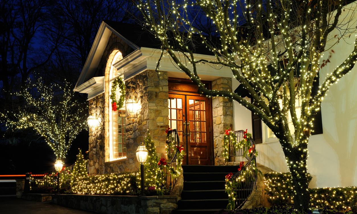 People Who Decorate For Christmas Early Are Happier According To