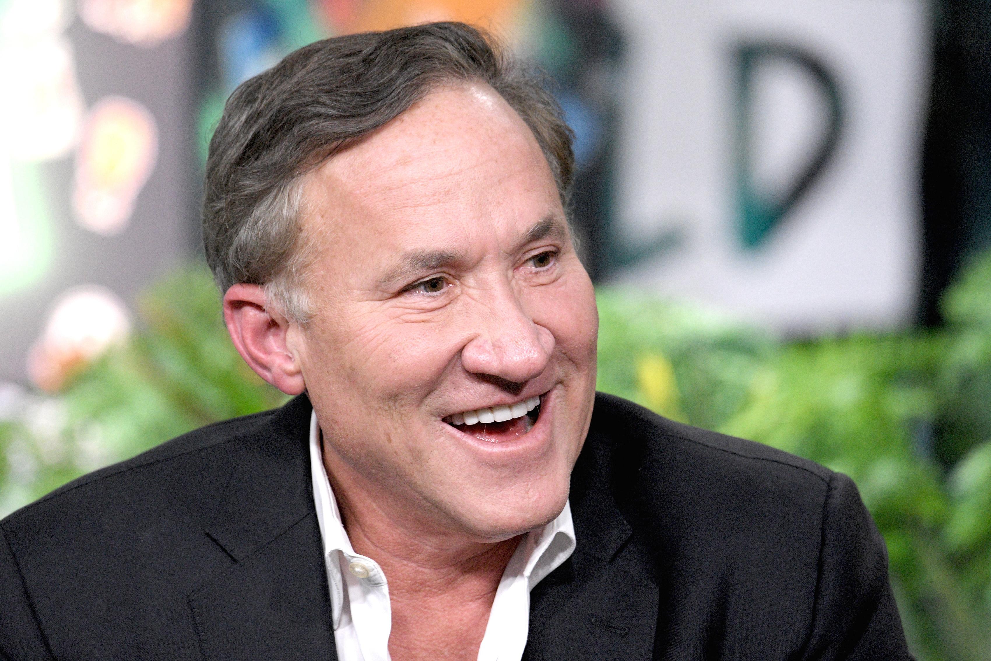 Terry Dubrow s Face Is Causing Plastic Surgery Speculation Details