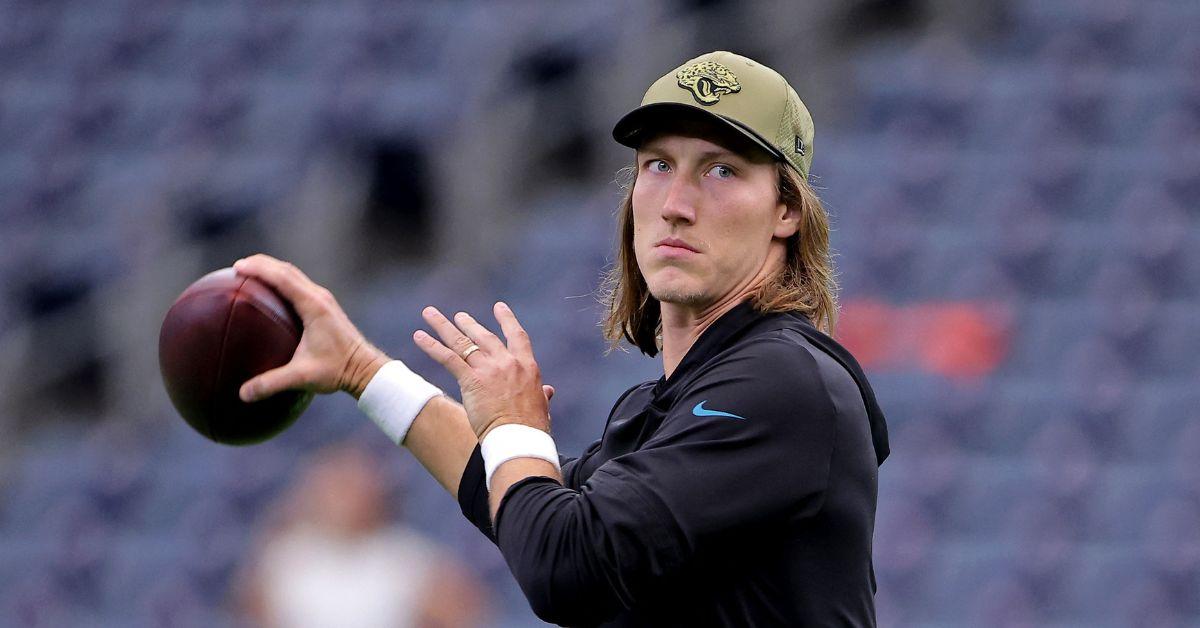 Trevor Lawrence warming up before a 2025 game. 