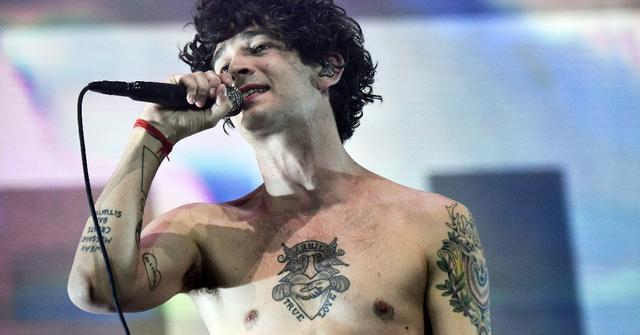 matty healy shirtless showing tattoos at coachella 2019