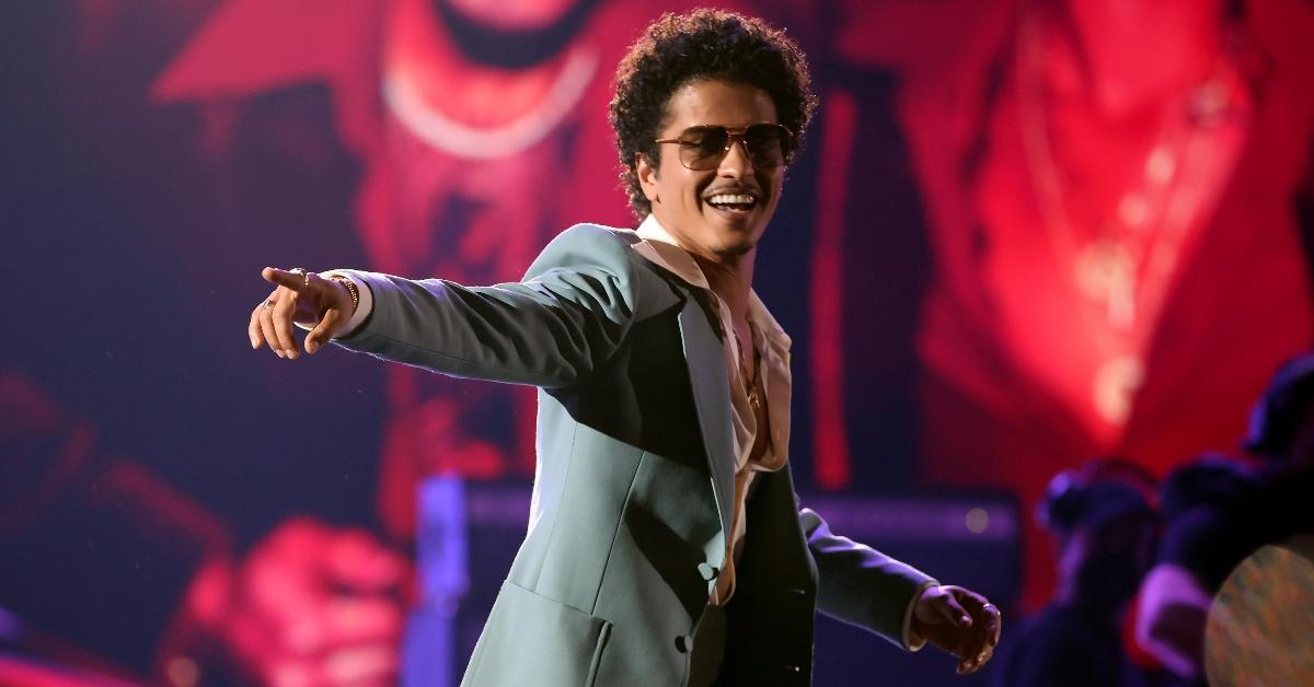 LOS ANGELES, CALIFORNIA - MARCH 22: (FOR EDITORIAL USE ONLY) Bruno Mars of Silk Sonic accepts the Best Duo/Group of the Year award onstage at the 2022 iHeartRadio Music Awards at The Shrine Auditorium in Los Angeles, California on March 22, 2022. Broadcasted live on FOX. (Photo by Rich Fury/Getty Images for iHeartRadio)