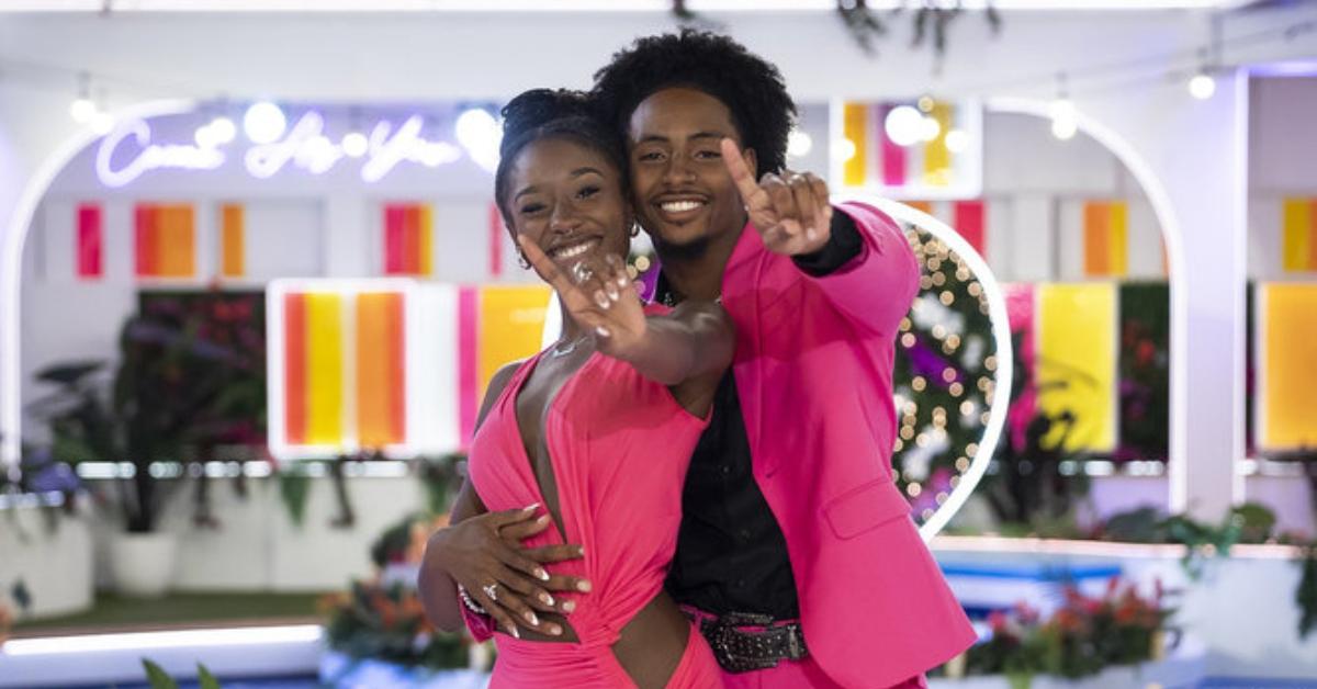 (l-r): Serena Page and Kordell Beckham celebrating their 'Love Island' Season 6 win.