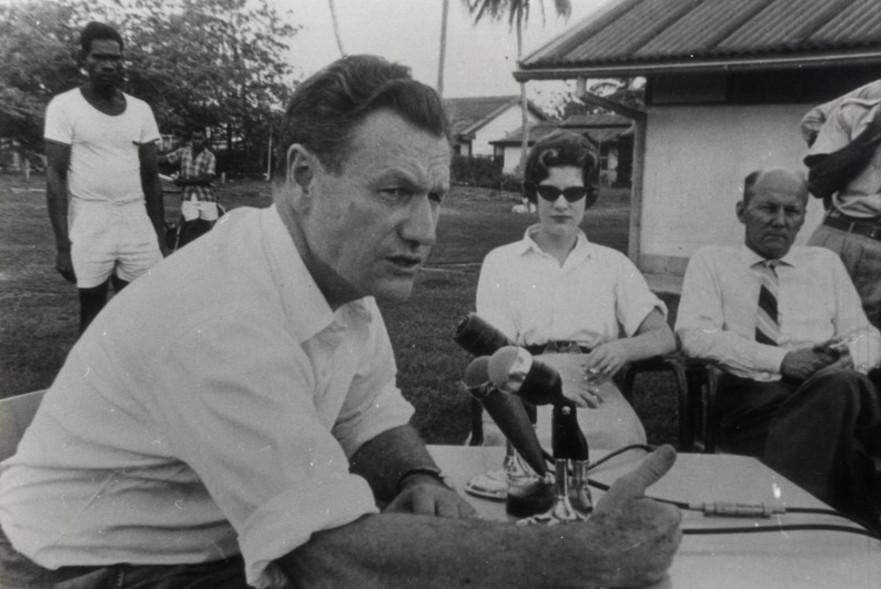 Michael Rockefeller's father hosts a press conference