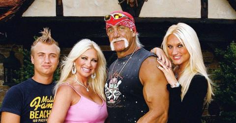 (l-r): Nick Hogan, Linda Hogan, Hulk Hogan and Brooke Hogan posing for 'Hogan Knows Best'