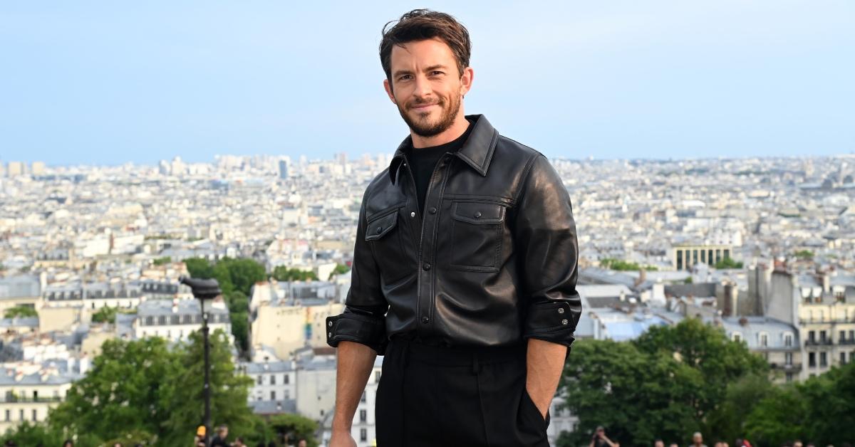 Jonathan Bailey attends the AMI - Alexandre Mattiussi Menswear Spring Summer 2023 show.