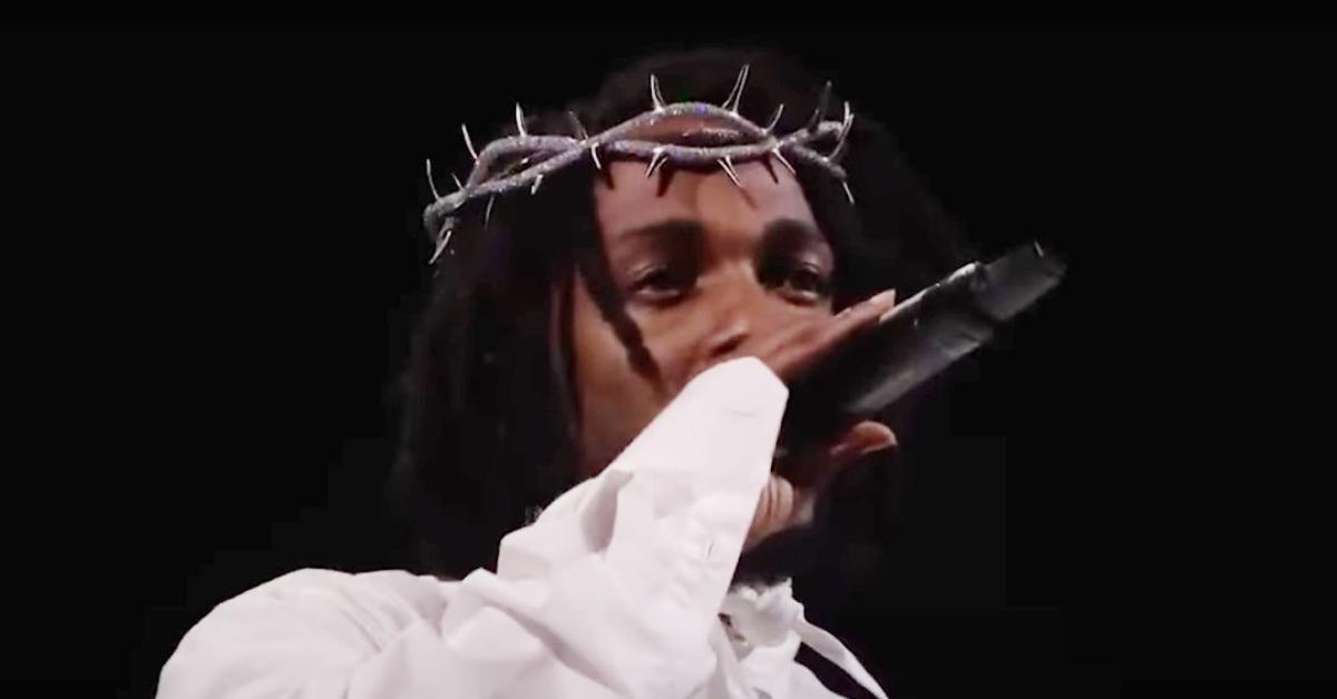 why did kendrick wear the crown of thorns