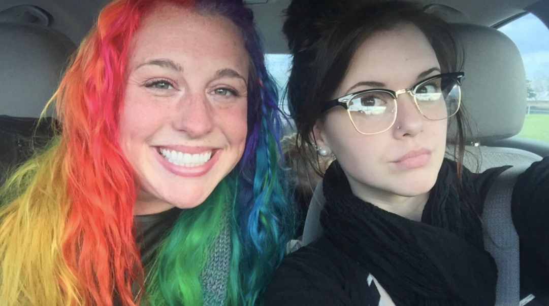 these-two-sisters-have-completely-opposite-styles-and-the-internet