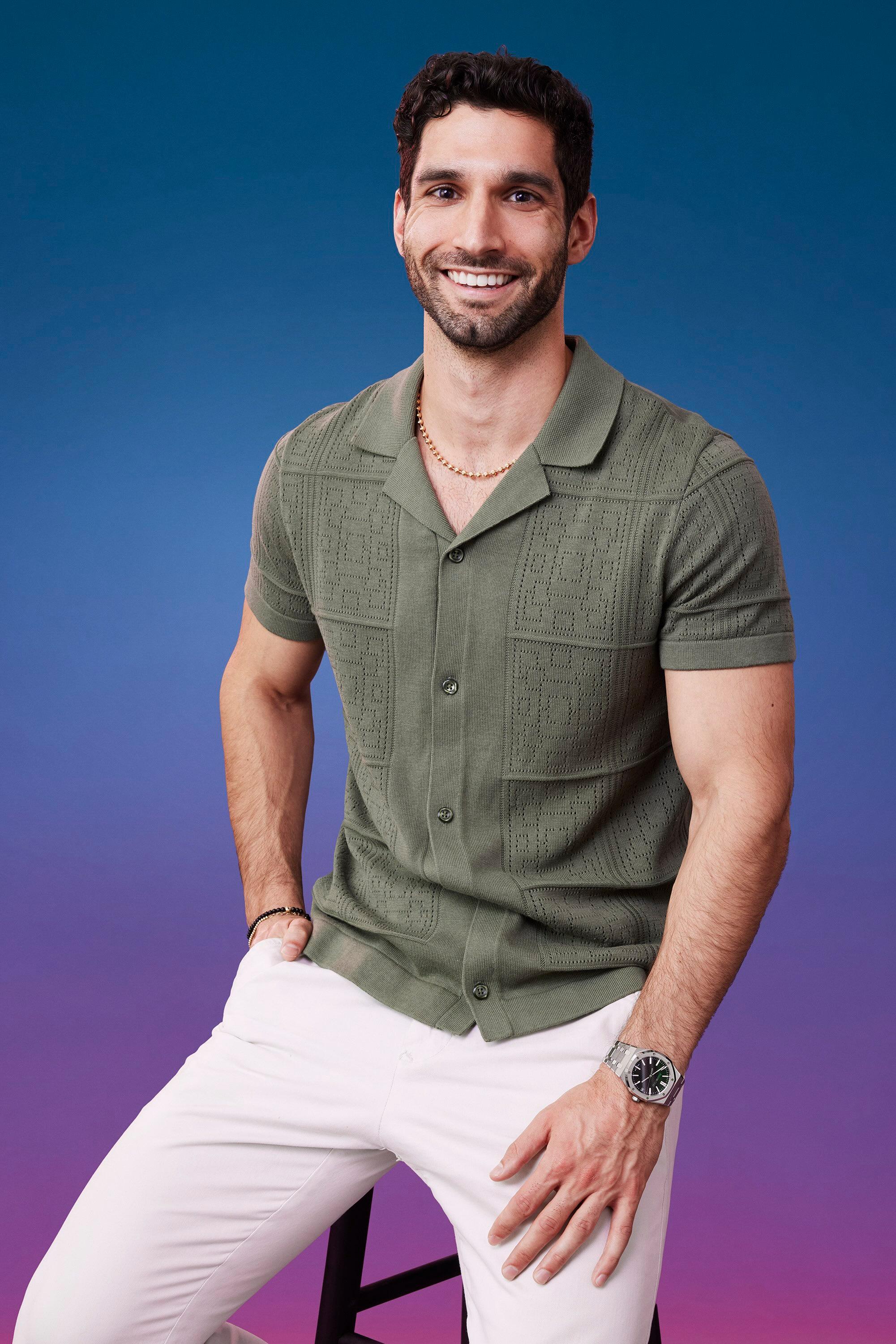 Jahaan poses in front of a blue-purple ombré background for his official 'The Bachelorette' Season 21 portrait.